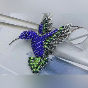 💙 Betsey Johnson crystal hummingbird brooch 💙